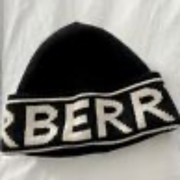 BURBERRY BEANIE - Picture 1 of 3